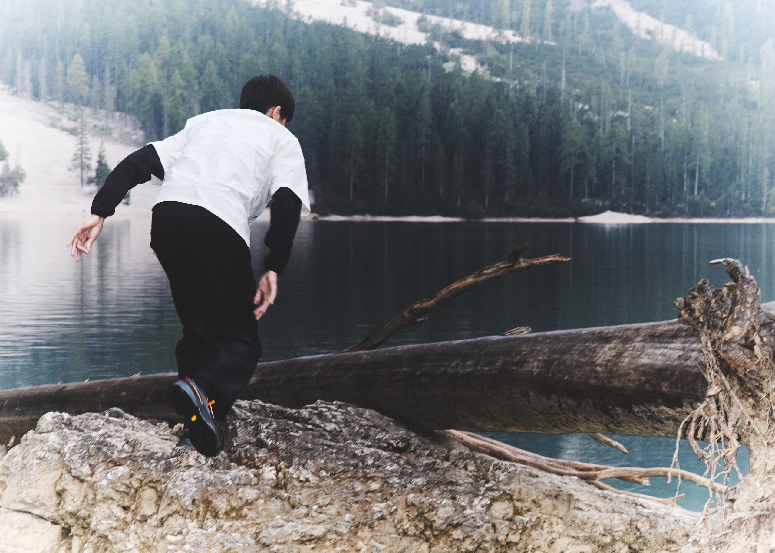 Featured image for “Familiar Tourist – A Look Behind The Scenes”